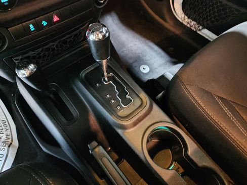 Used 2018 Jeep Wrangler Sport image 29