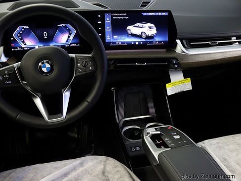 Used 2025 BMW X1 xDrive28i w/ Premium Package image 16