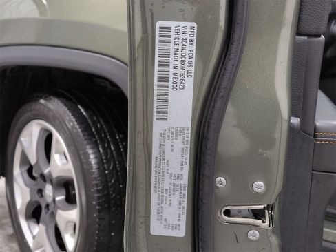 Certified 2021 Jeep Compass Limited image 35