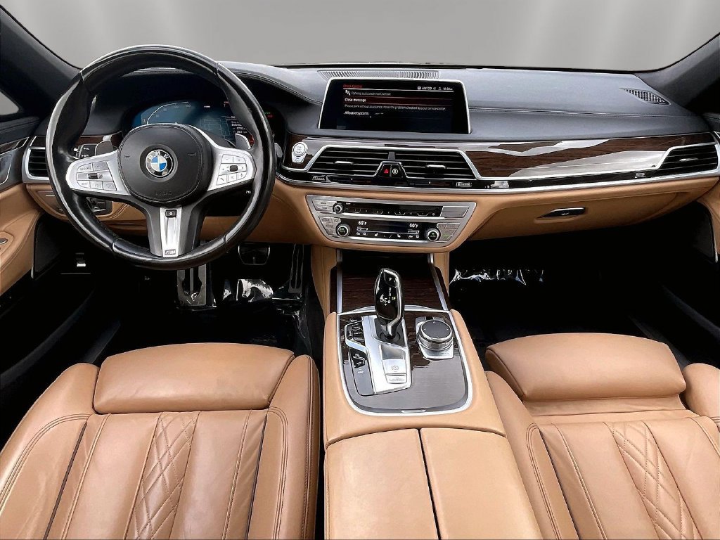 Used 2021 BMW 750i xDrive w/ M Sport Package AWD/4WD image 7