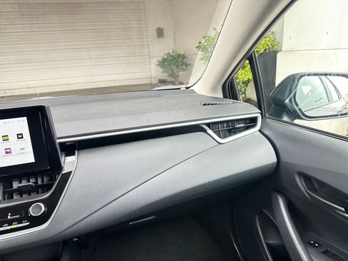 Used 2025 Toyota Corolla LE image 35