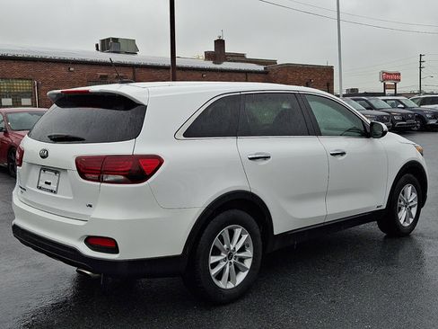 Used 2019 Kia Sorento AWD V6 image 4