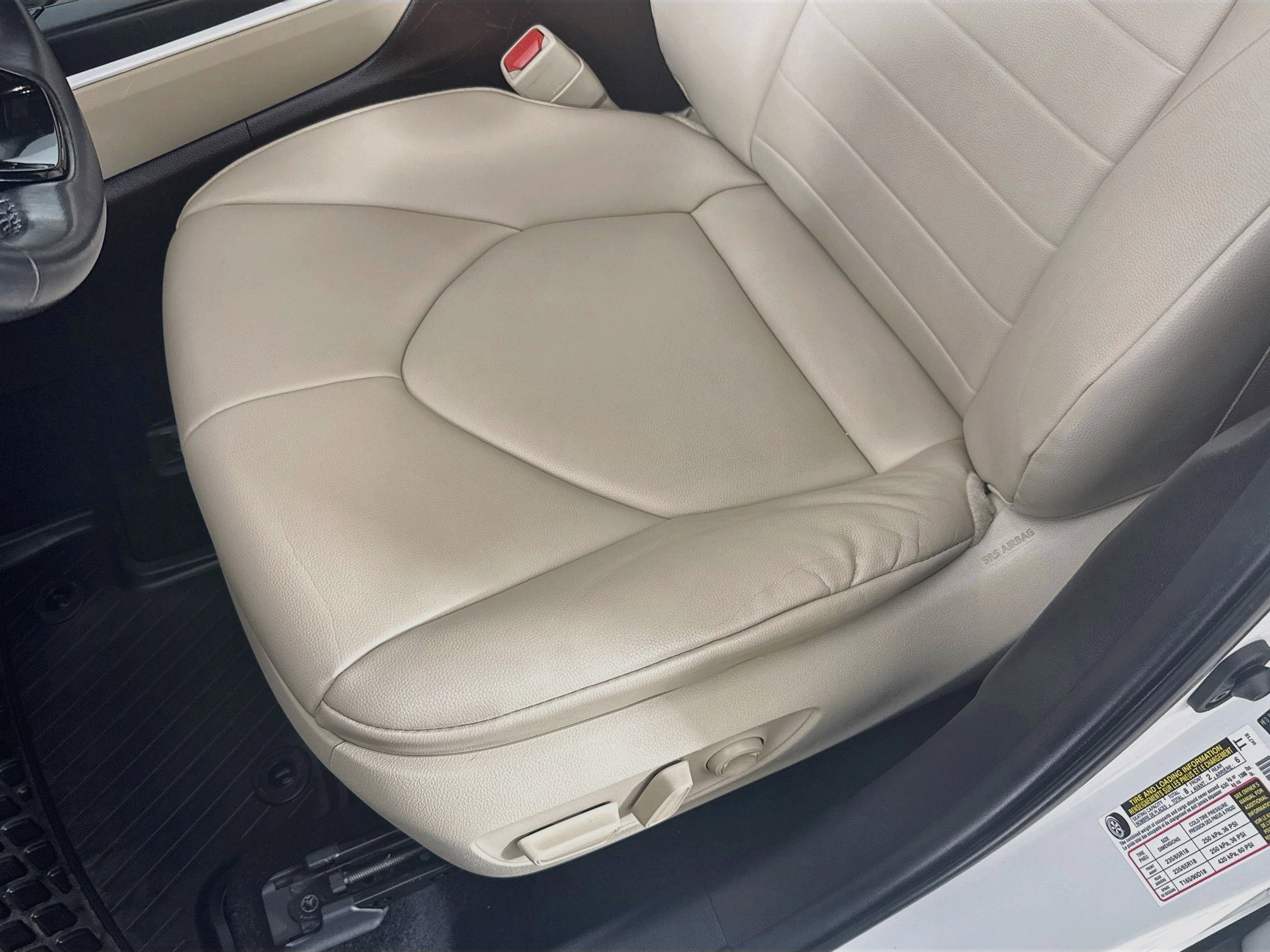 Used 2021 Toyota Highlander XLE AWD/4WD image 20