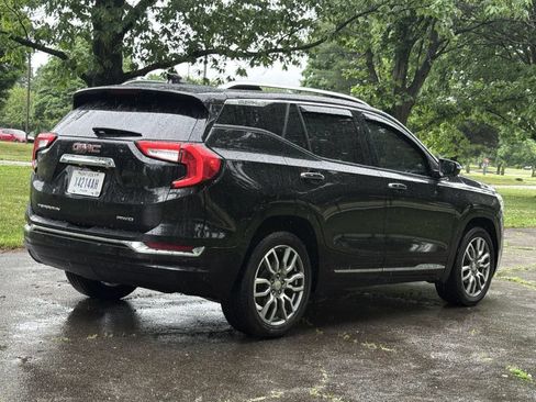 Used 2024 GMC Terrain Denali w/ Denali Premium Package AWD/4WD image 4