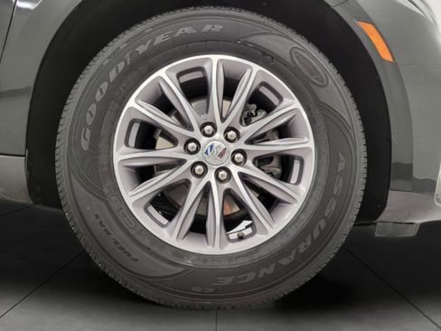 Used 2024 Buick Enclave Premium image 4