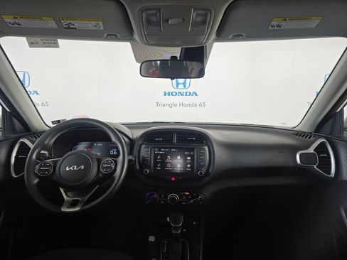 Used 2025 Kia Soul LX FWD image 6
