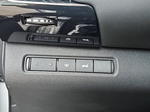 New 2025 Nissan Pathfinder SV w/ SV Premium Package image 15