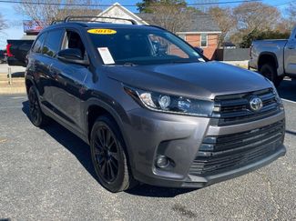 Used 2019 Toyota Highlander SE video 1