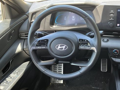 Certified 2025 Hyundai Elantra Sport FWD image 21