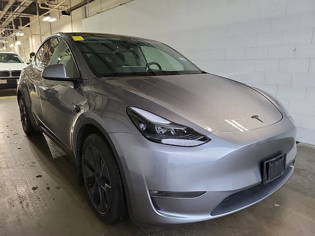 Used 2025 Tesla Model Y Long Range AWD/4WD image 3