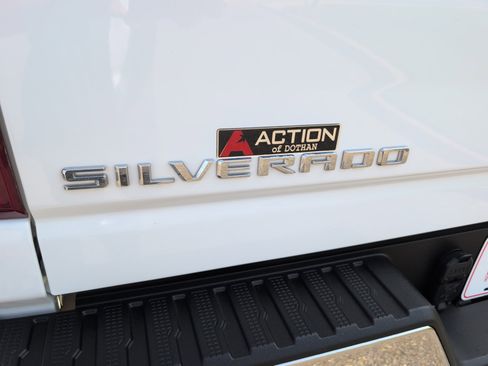 Used 2025 Chevrolet Silverado 2500 LT AWD/4WD image 3