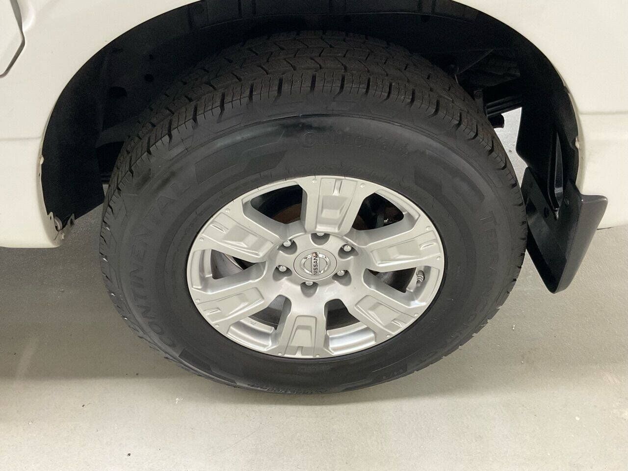 Used 2018 Nissan Titan SV AWD/4WD image 25