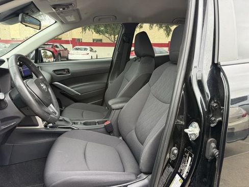 Used 2023 Toyota Corolla Cross LE FWD image 28