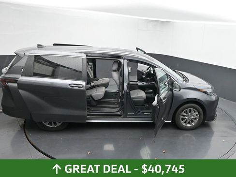 Used 2025 Toyota Sienna LE image 66