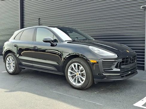 Certified 2026 Porsche Macan AWD/4WD image 9