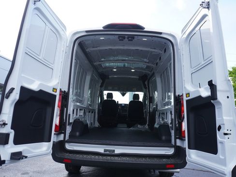 New 2025 Ford Transit 250 148 Medium Roof image 8