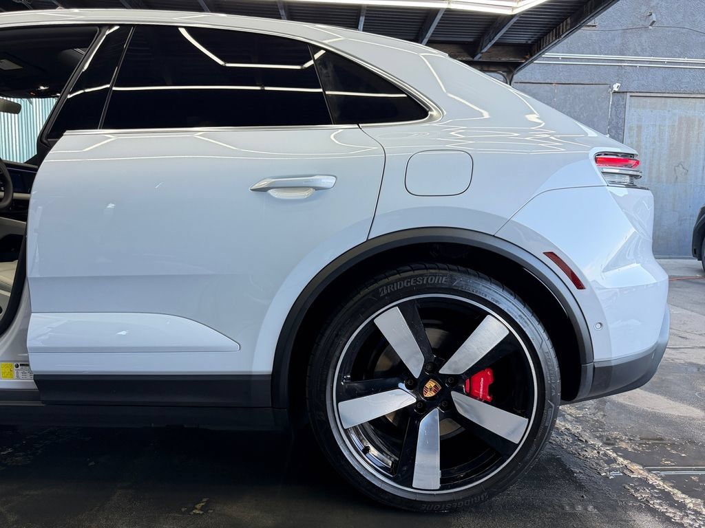 Used 2026 Porsche Macan 4S Electric AWD/4WD image 35