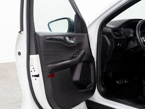 Used 2023 Ford Escape ST-Line FWD image 6