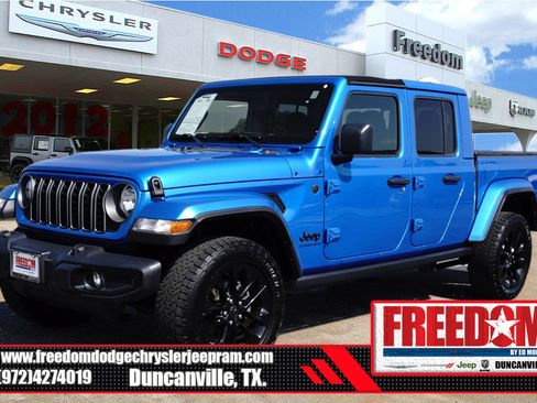 Used 2025 Jeep Gladiator Sport AWD/4WD image 1