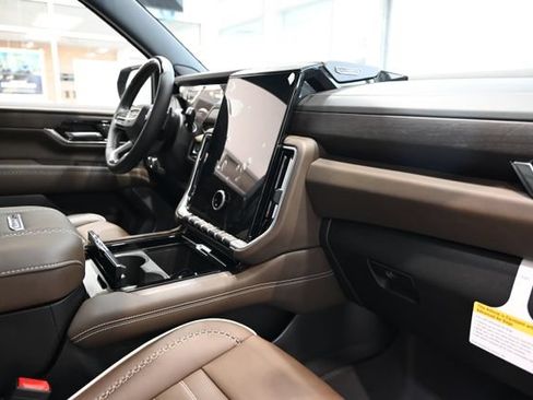 New 2026 GMC Yukon XL Denali Ultimate w/ LPO, Floor Liner Package AWD/4WD image 25