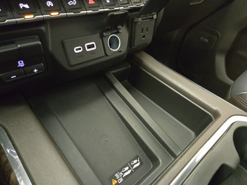 Used 2020 GMC Sierra 1500 Denali w/ Denali Ultimate Package image 28