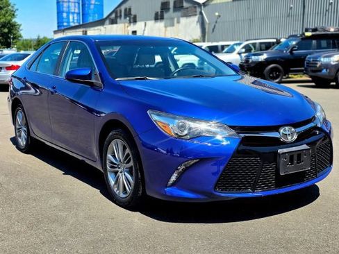Used 2015 Toyota Camry SE FWD image 1