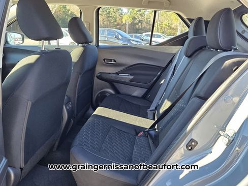 Used 2023 Nissan Kicks SV image 4