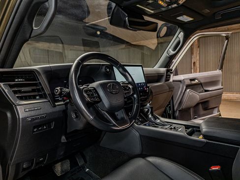 Used 2024 Lexus GX 550 AWD/4WD image 13