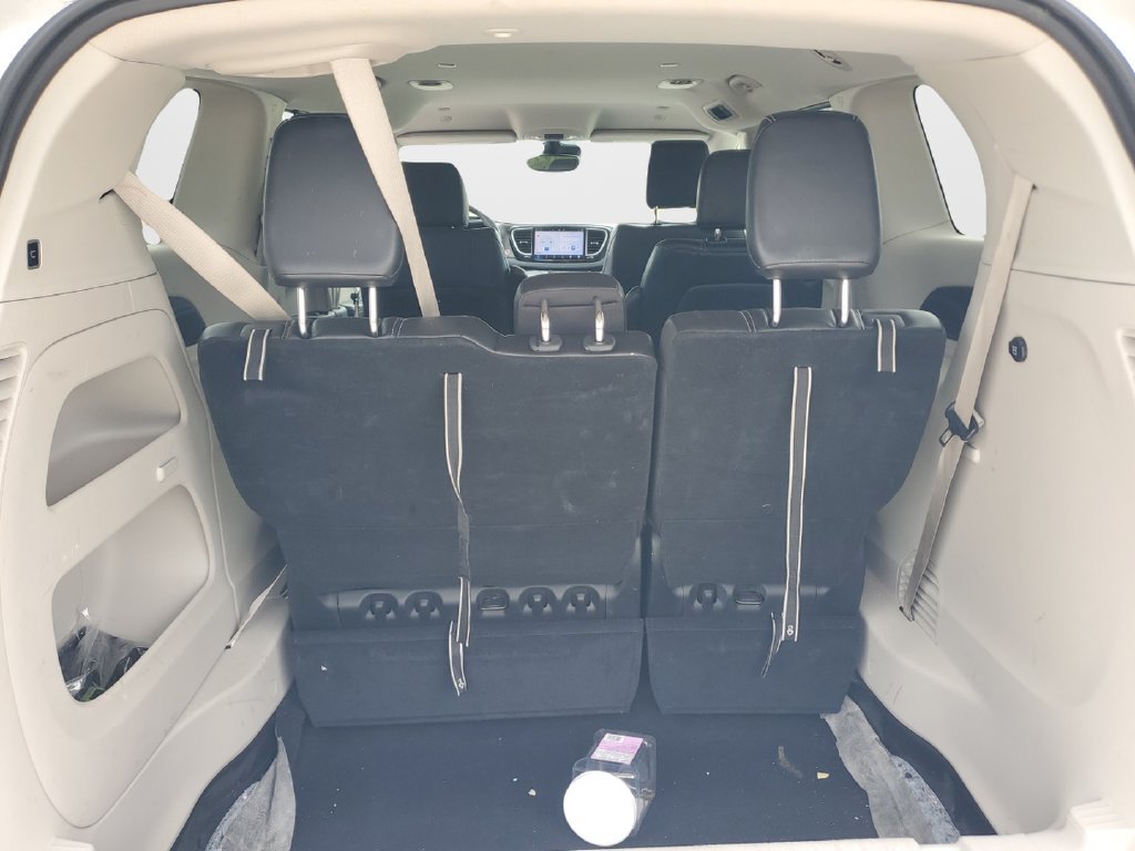 Used 2024 Chrysler Pacifica Touring-L FWD image 9