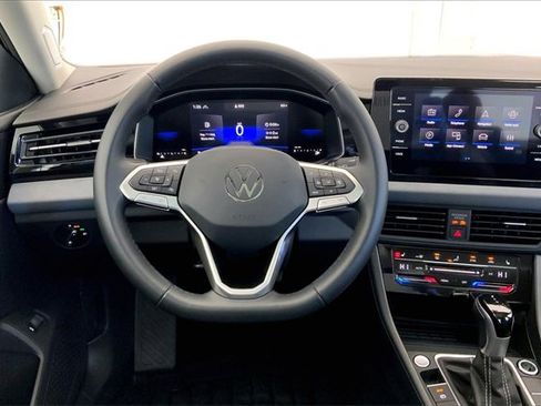 Used 2025 Volkswagen Jetta SE image 5