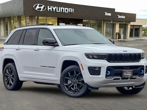 Used 2025 Jeep Grand Cherokee Limited 4xe image 2