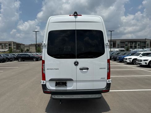 Used 2025 Mercedes-Benz Sprinter 2500 image 6