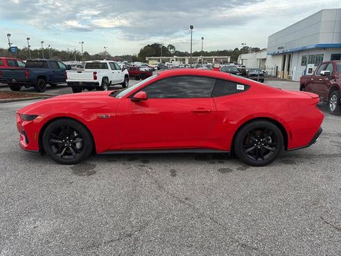 Used 2025 Ford Mustang GT RWD image 4