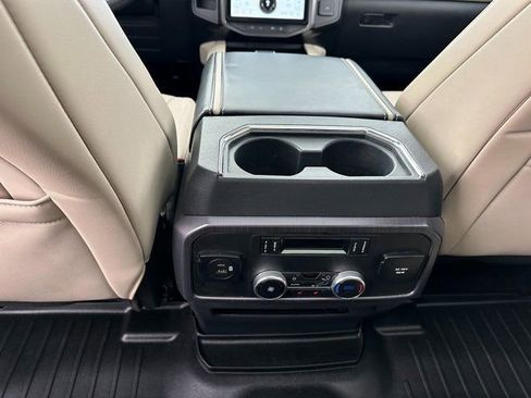Used 2022 Ford Expedition Platinum image 18