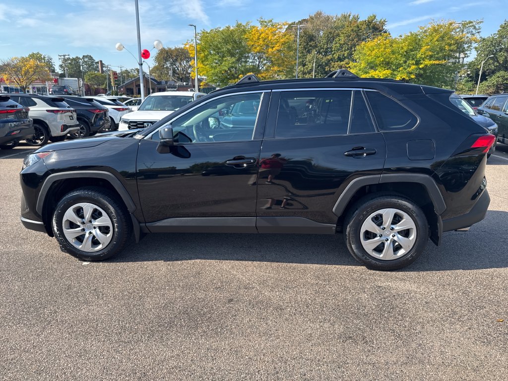 Used 2021 Toyota RAV4 LE AWD/4WD image 4
