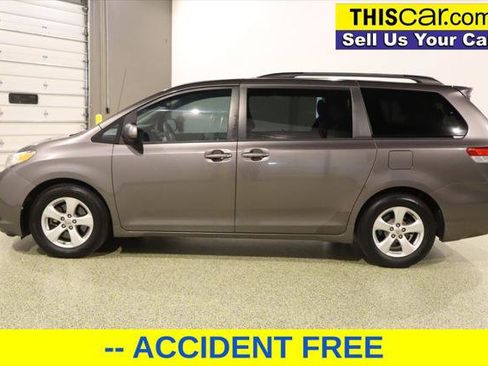 Used 2011 Toyota Sienna LE image 4