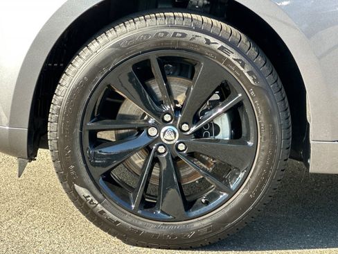 Used 2025 Jaguar F-PACE R-Dynamic S image 32