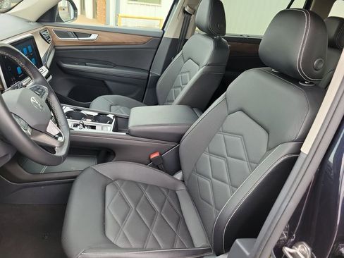 Used 2025 Volkswagen Atlas SE image 16