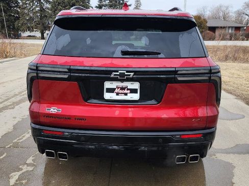 Used 2025 Chevrolet Traverse RS image 4