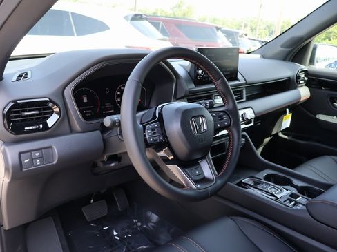New 2025 Honda Pilot TrailSport image 18