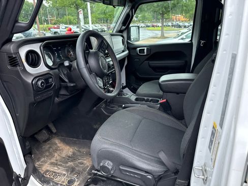Used 2024 Jeep Wrangler Unlimited Sport AWD/4WD image 5
