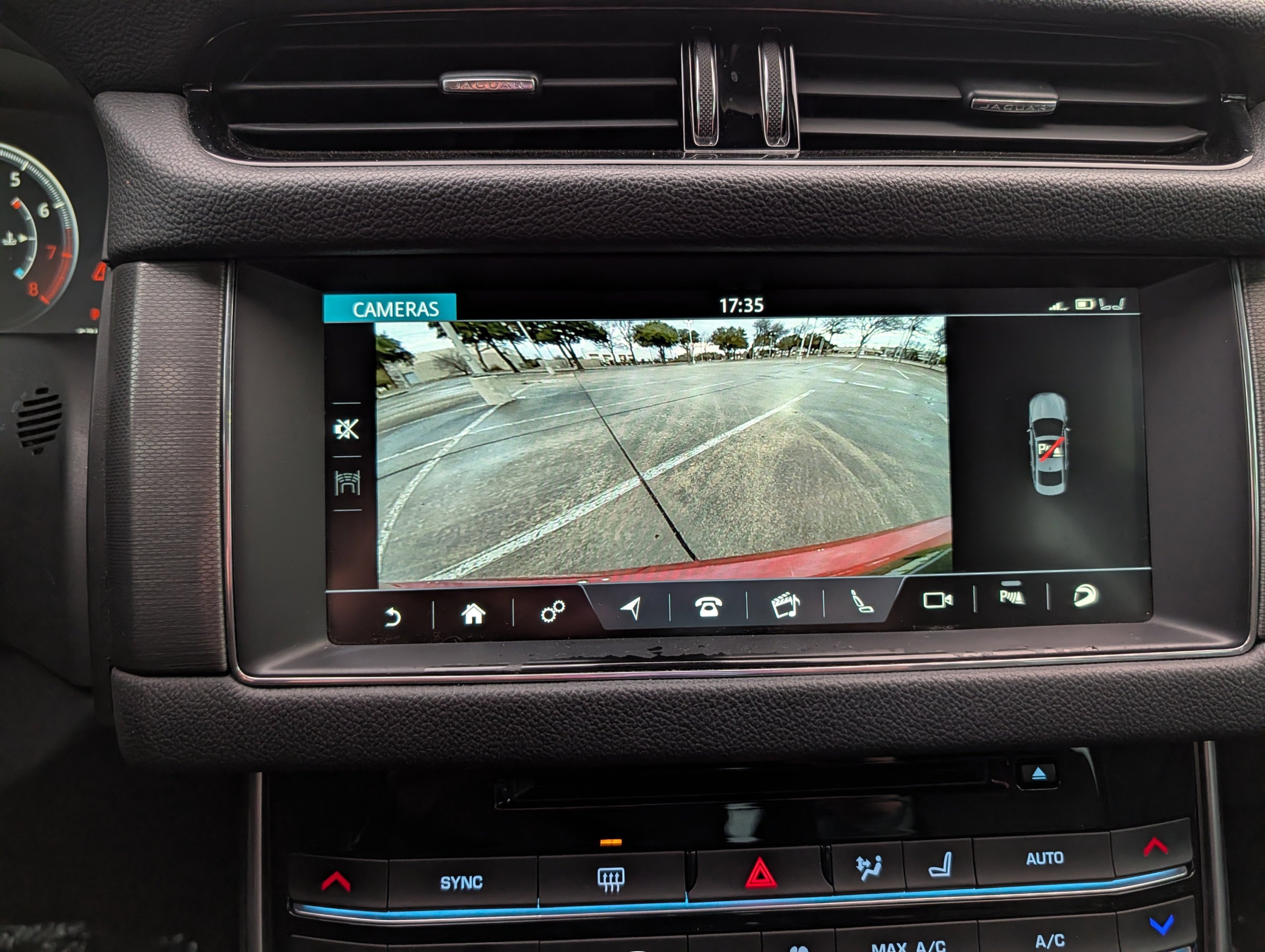 Used 2018 Jaguar XF S RWD image 64