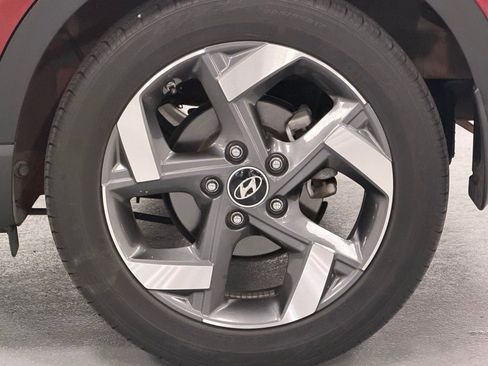 Certified 2024 Hyundai Venue SEL image 9