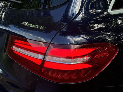 Used 2017 Mercedes-Benz GLC 300 4MATIC image 25