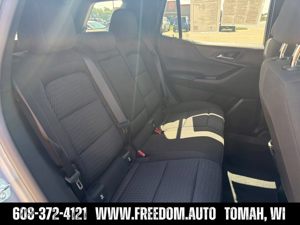 Used 2026 Chevrolet Equinox LT AWD/4WD image 32