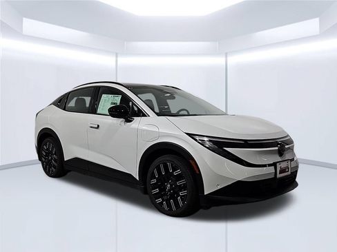 New 2026 Nissan Leaf Platinum+ w/ Cargo Package (Platinum+) FWD image 8