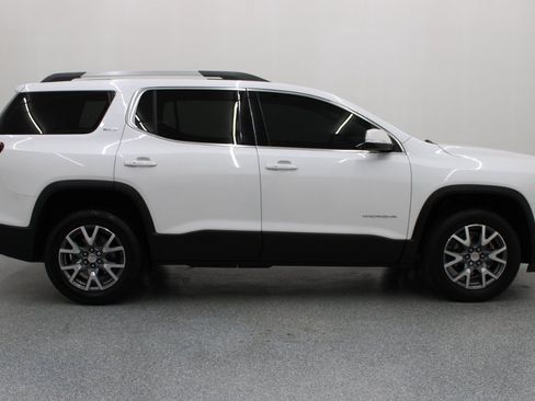 Used 2022 GMC Acadia SLT w/ LPO, Floor Liner Package FWD image 2