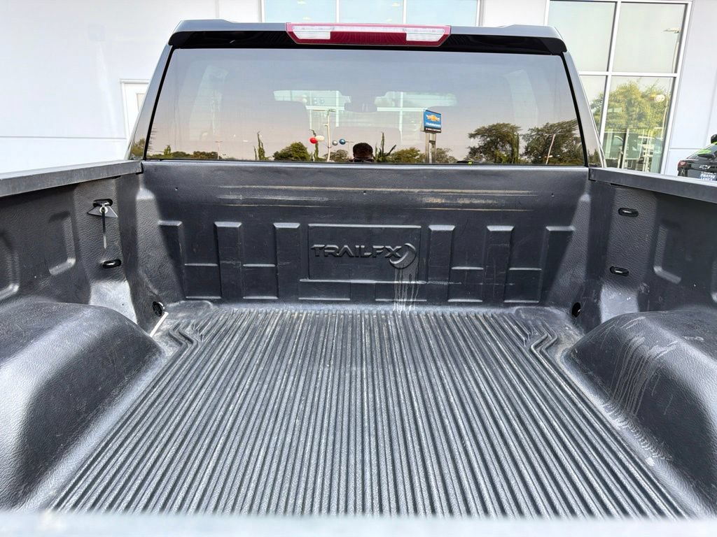 Used 2025 Chevrolet Silverado 1500 LT AWD/4WD image 25