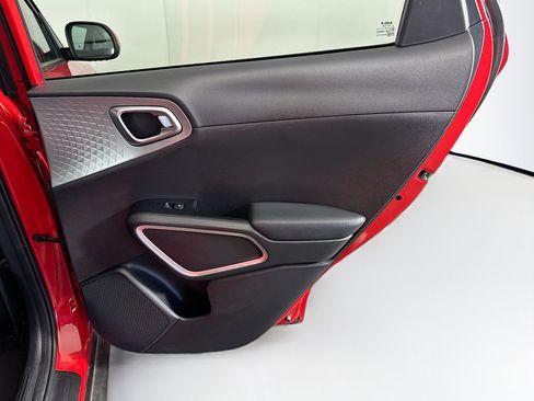 Used 2025 Kia Soul LX w/ LX Technology Package image 28