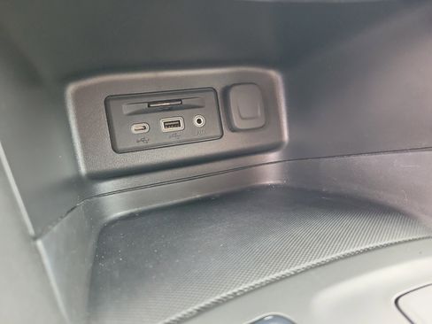 Used 2023 Chevrolet Equinox RS w/ RS Leather Package image 35